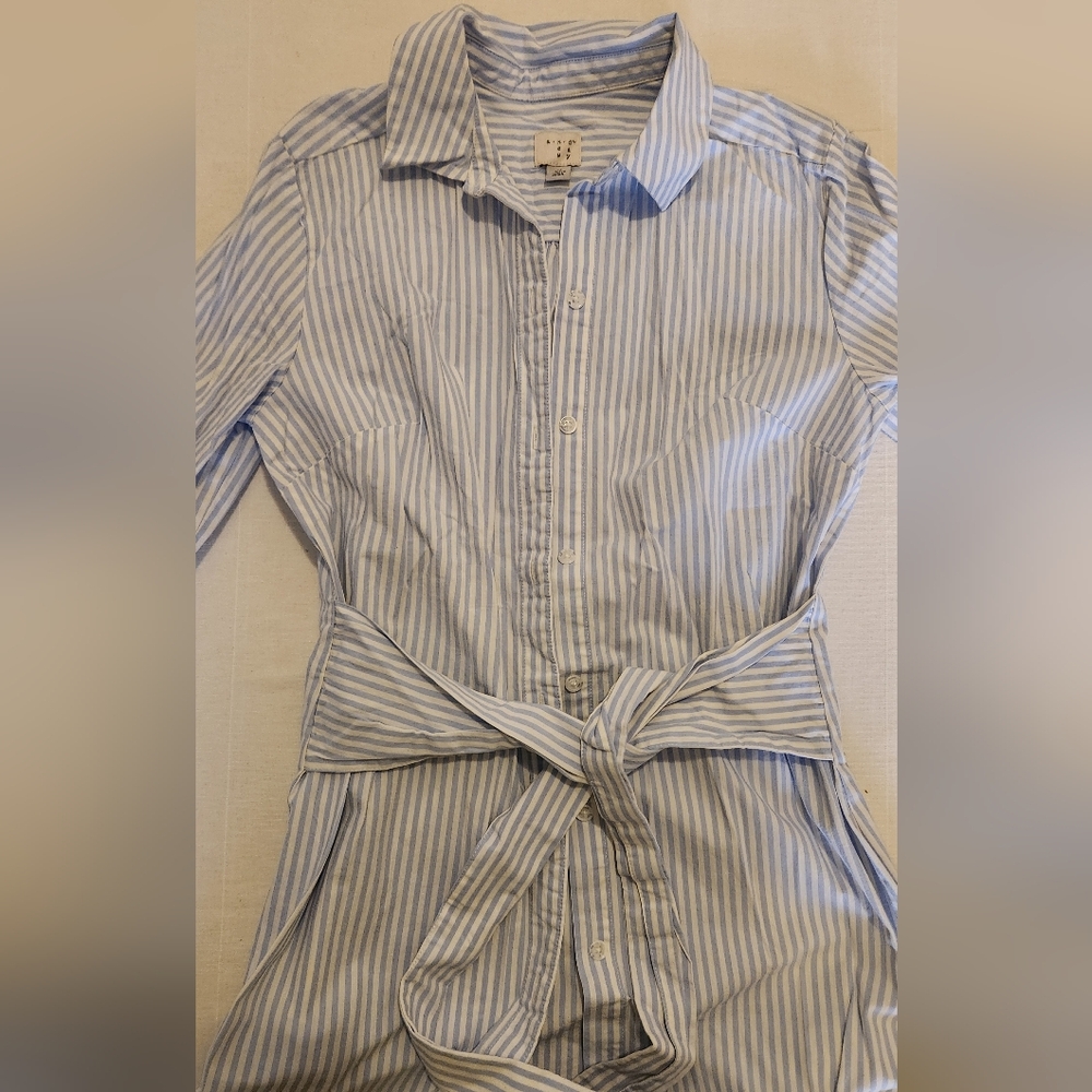 H&M Light Blue Striped Button Down Shirt